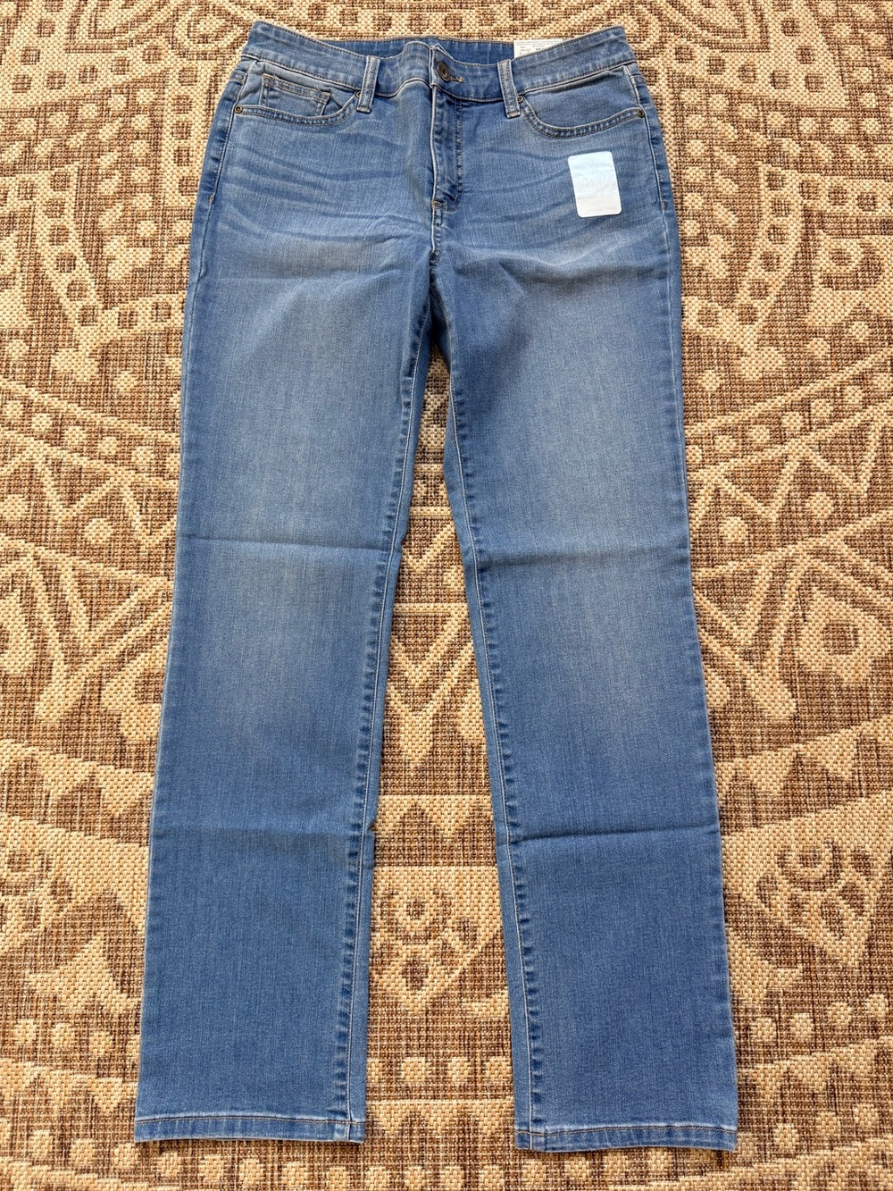 NWT St. John’s Bay Mid-Rise Straight Leg Secretly Slender Jeans Light Wash Sz 10
